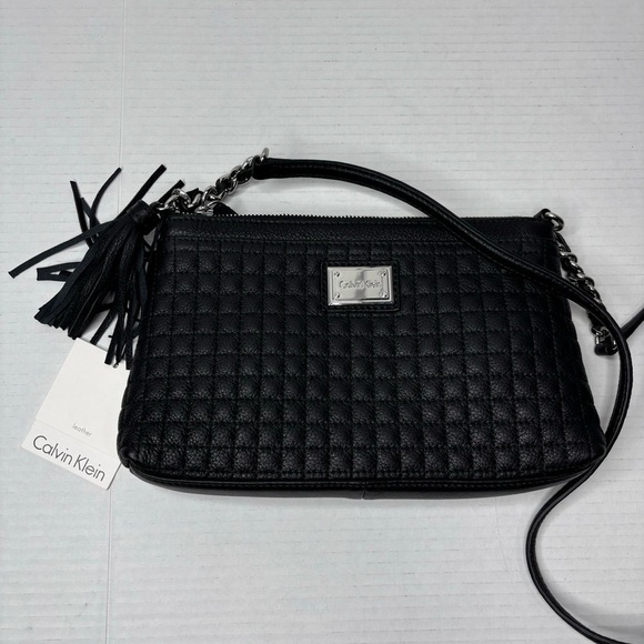 CALVIN KLEIN Black Quilted Hastings Pebble Crossbody - Picture 1 of 8